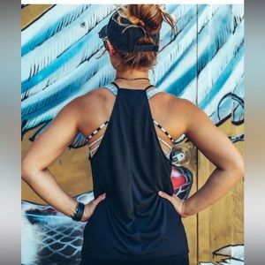 Barbells and Ponytails Skull Island High Neck Flowy Tank size L